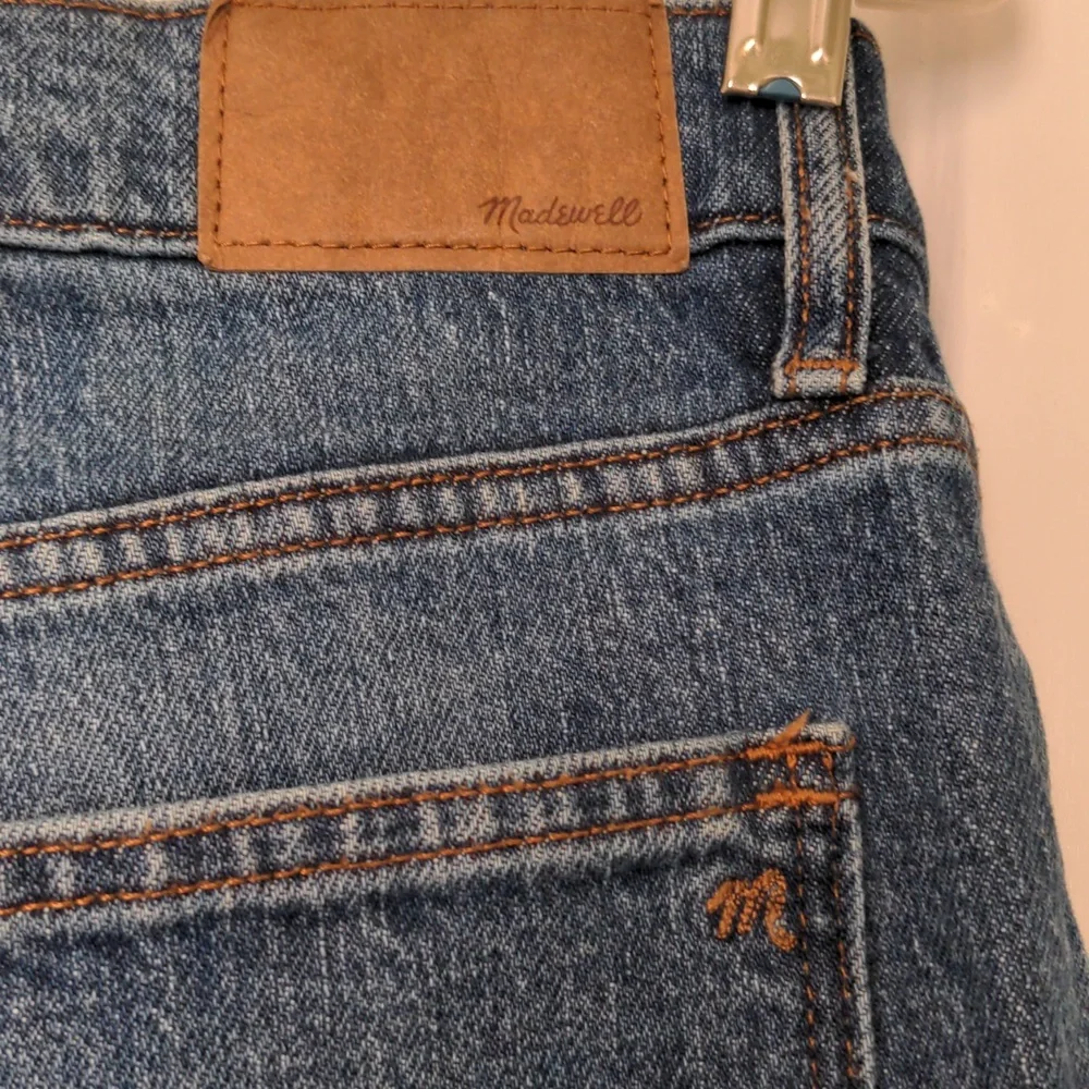 New Madewell slim boy blue jeans.  Size 28.  38" long Medium Blue Wash, Premium - Picture 4 of 9